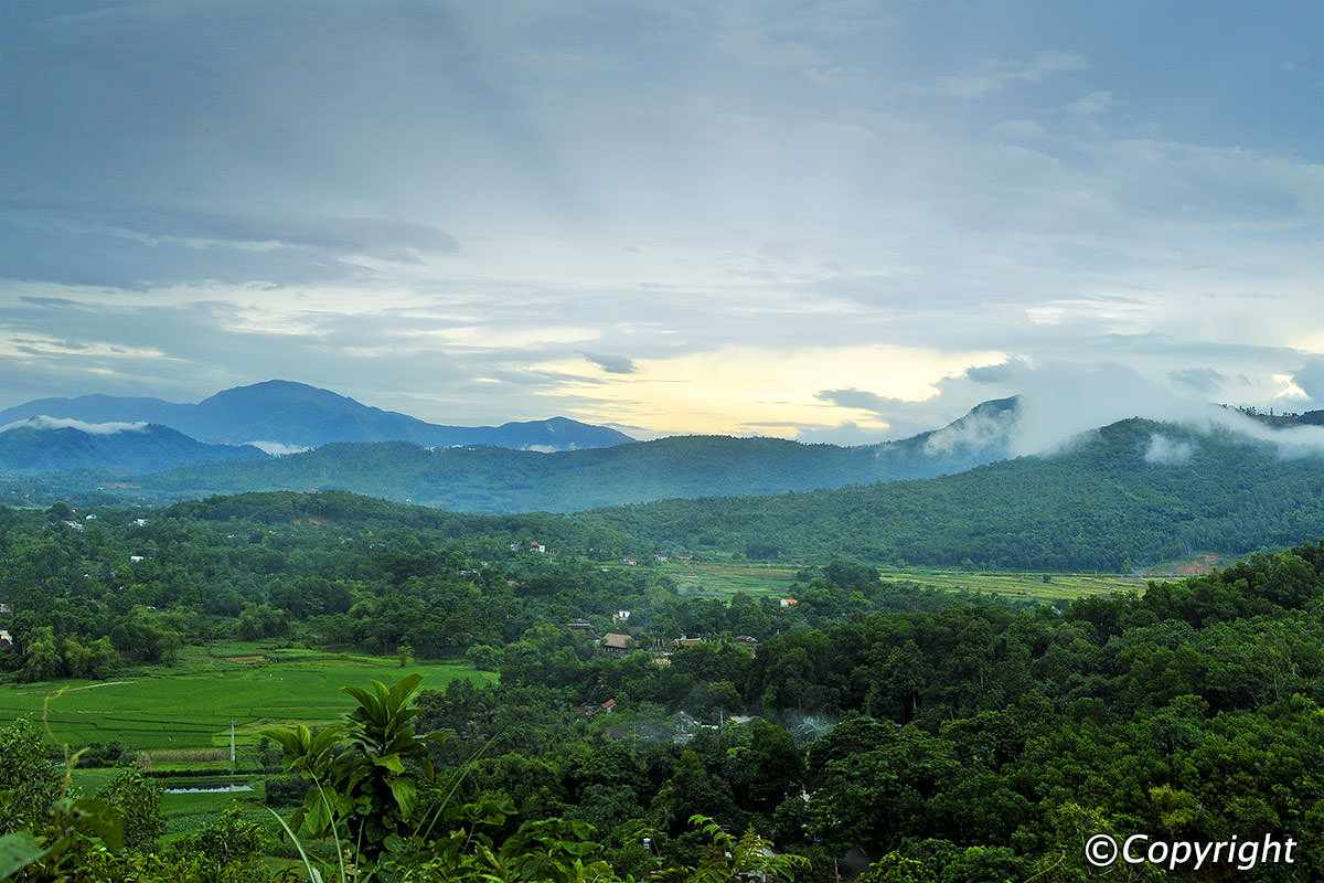 HANOI MOTORBIKE TOUR TO BA VI AND DUONG LAM