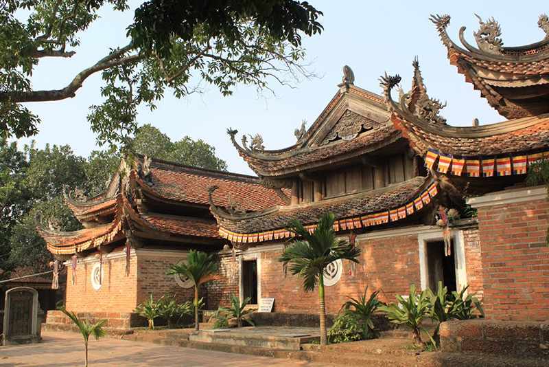 Hanoi Motorbike Tour to Duong Lam Village, Thay & Tay Phuong Pagodas Hanoi Motorbike Tour to Duong Lam Village, Thay & Tay Phuong Pagodas