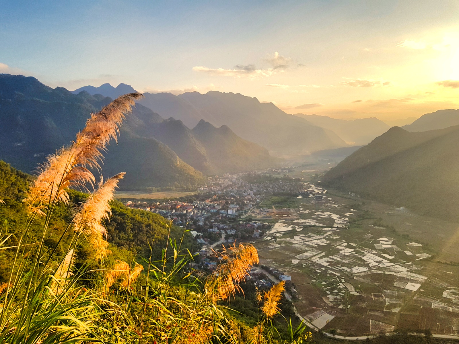Spectacular Northwest Vietnam Motorbike Adventure from Hanoi to Ta Xua, Mai Chau