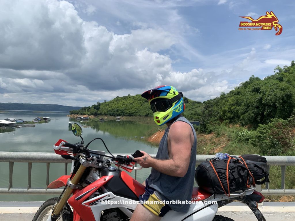 Cu Jut motorbike tour to Lak Lake